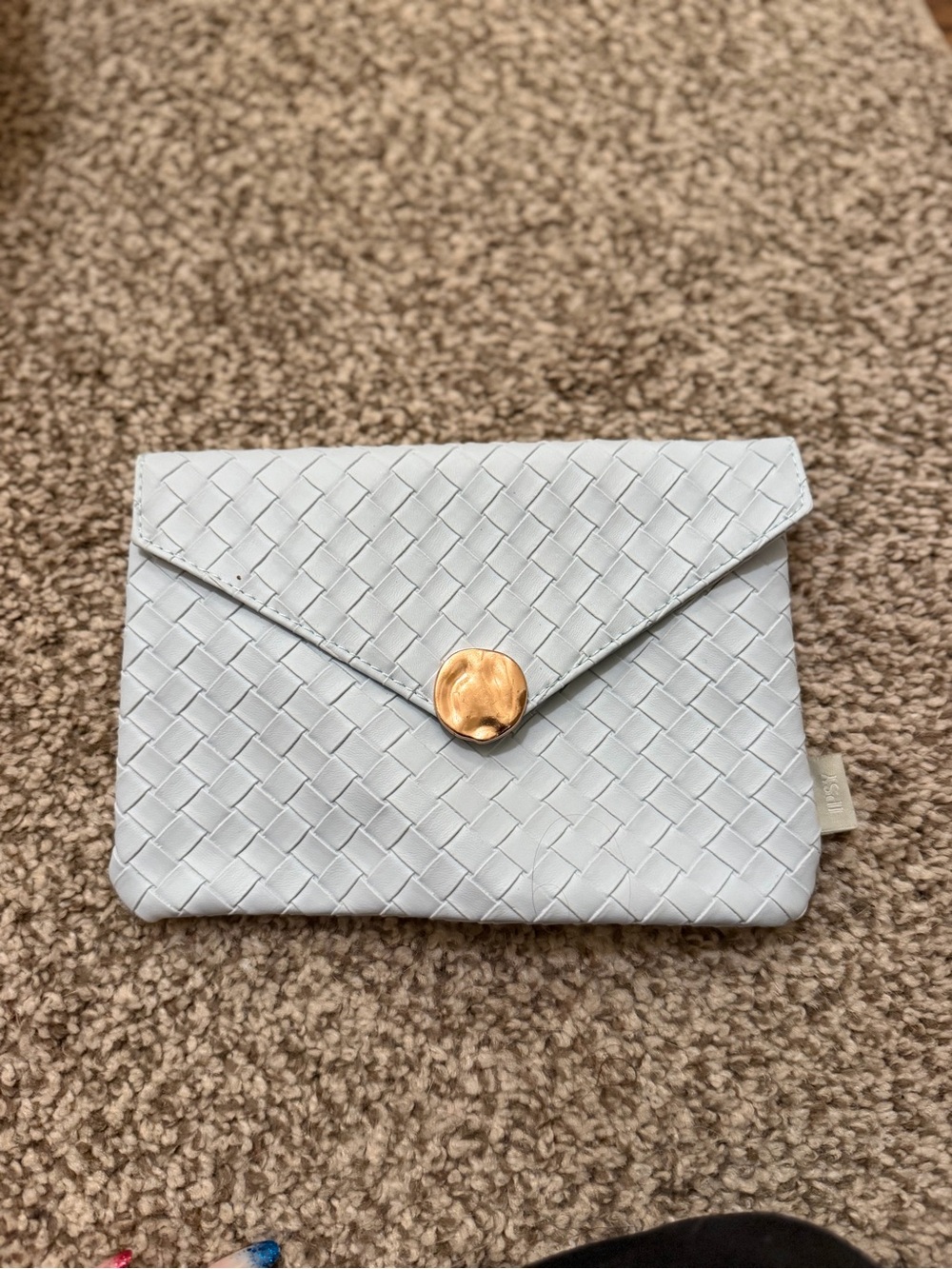 ipsy Light Gray Woven Envelope Clutch with Gold Button